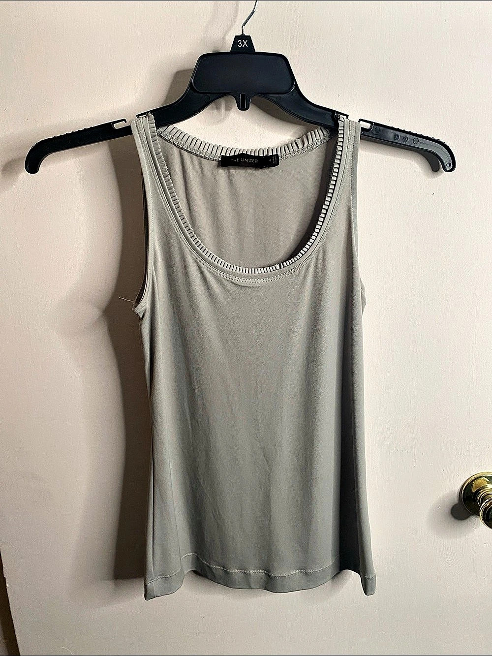 The Limited Tank Top in Gray Size Small